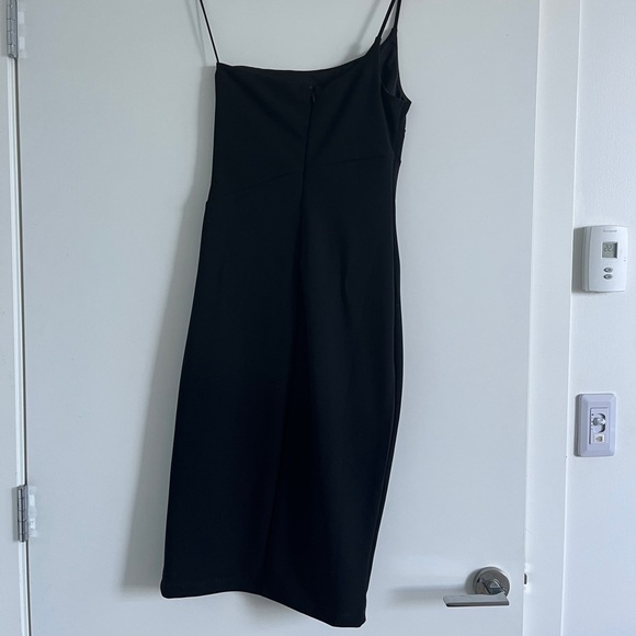 Black Dress - Picture 5 of 5